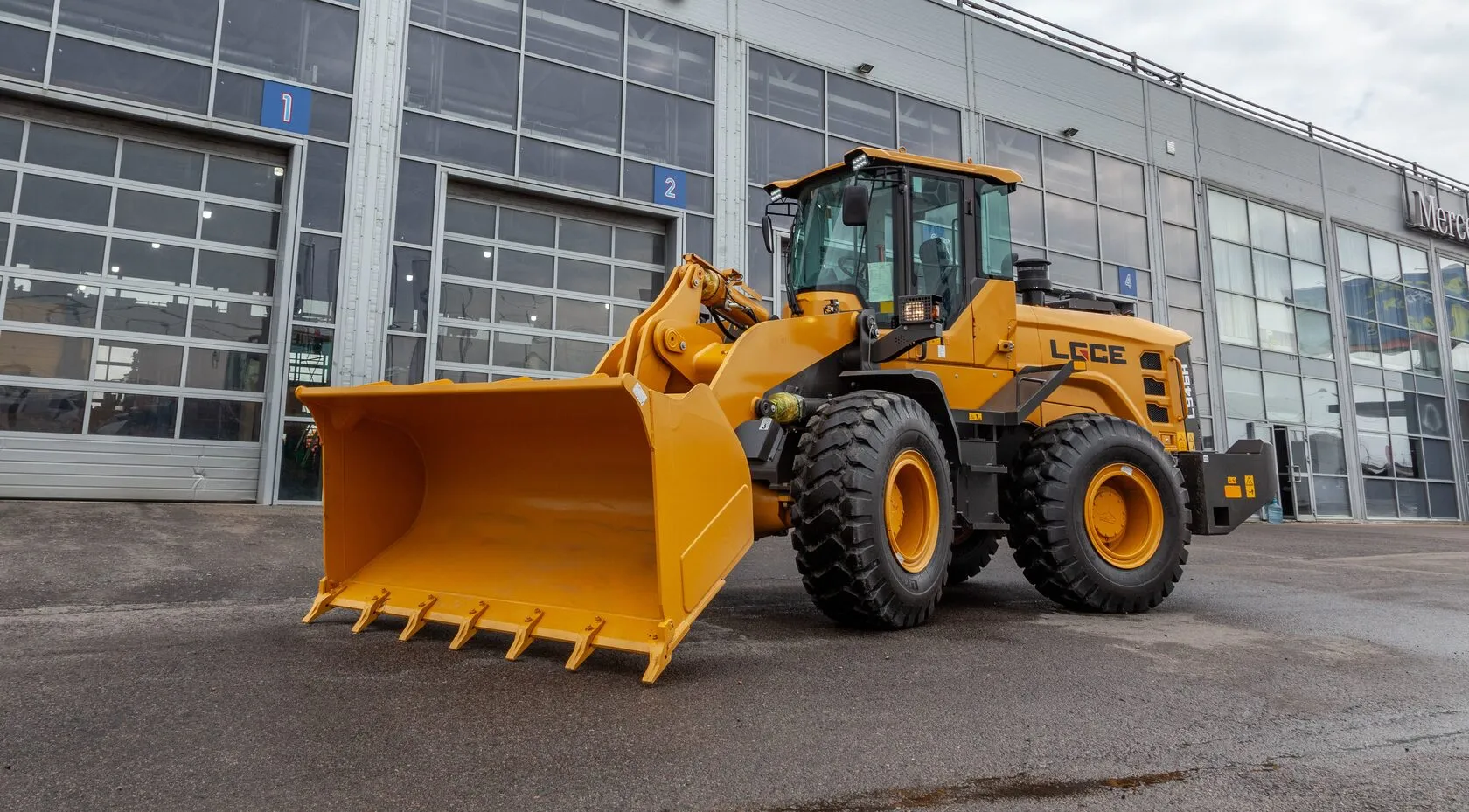 Аренда фронтального погрузчика LGCE. 1