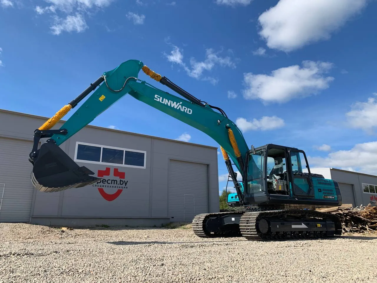 В аренду гусеничный экскаватор Sunward SWE225E-3H, б/у 2025 в Минске. 1
