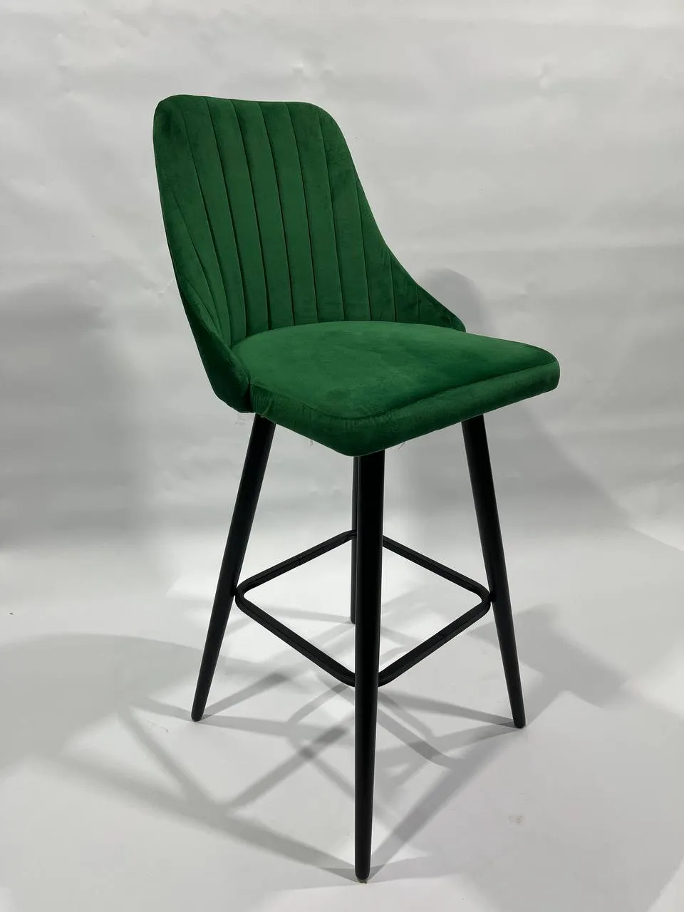 Прокат зелёных барных стульев в Минске — аренда мебели для мероприятий. 1