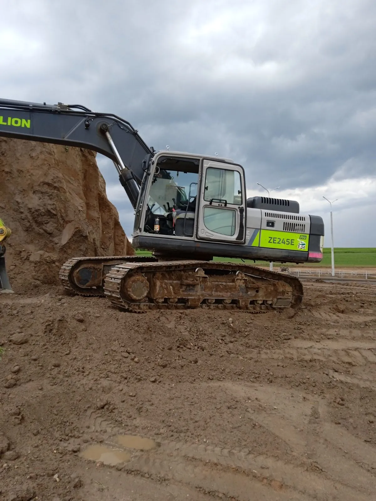Аренда гусеничного экскаватора в Гродно. 1