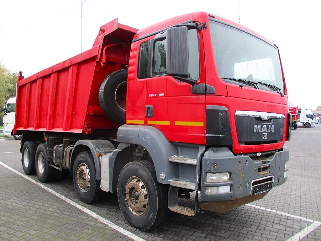 Самосвалы МАЗ, MAN и VOLVO для доставки песка, щебня и других инертных материалов. 1
