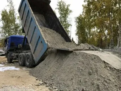 Подготовка площади самосвалом Гродно. 1