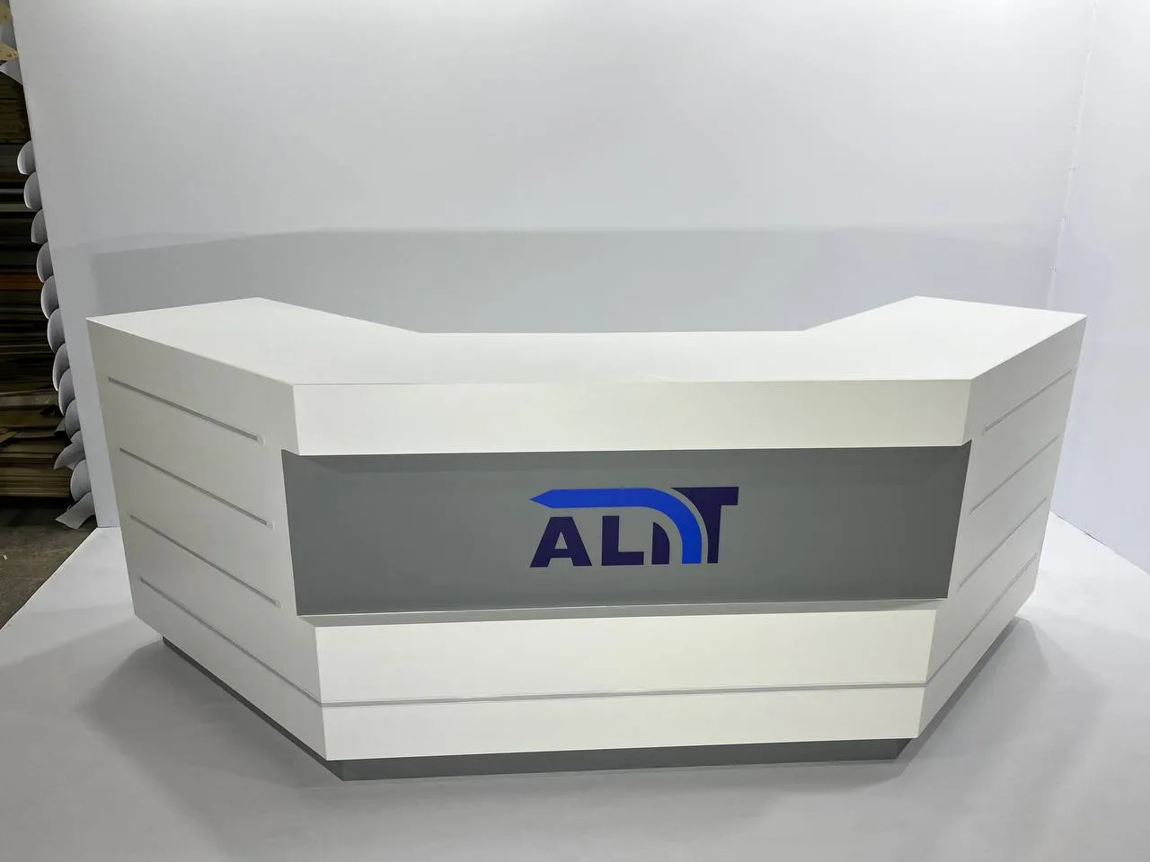 Аренда стойки с подсветкой 2825х500х1000 Минск | ТОТЕМ13М. 4