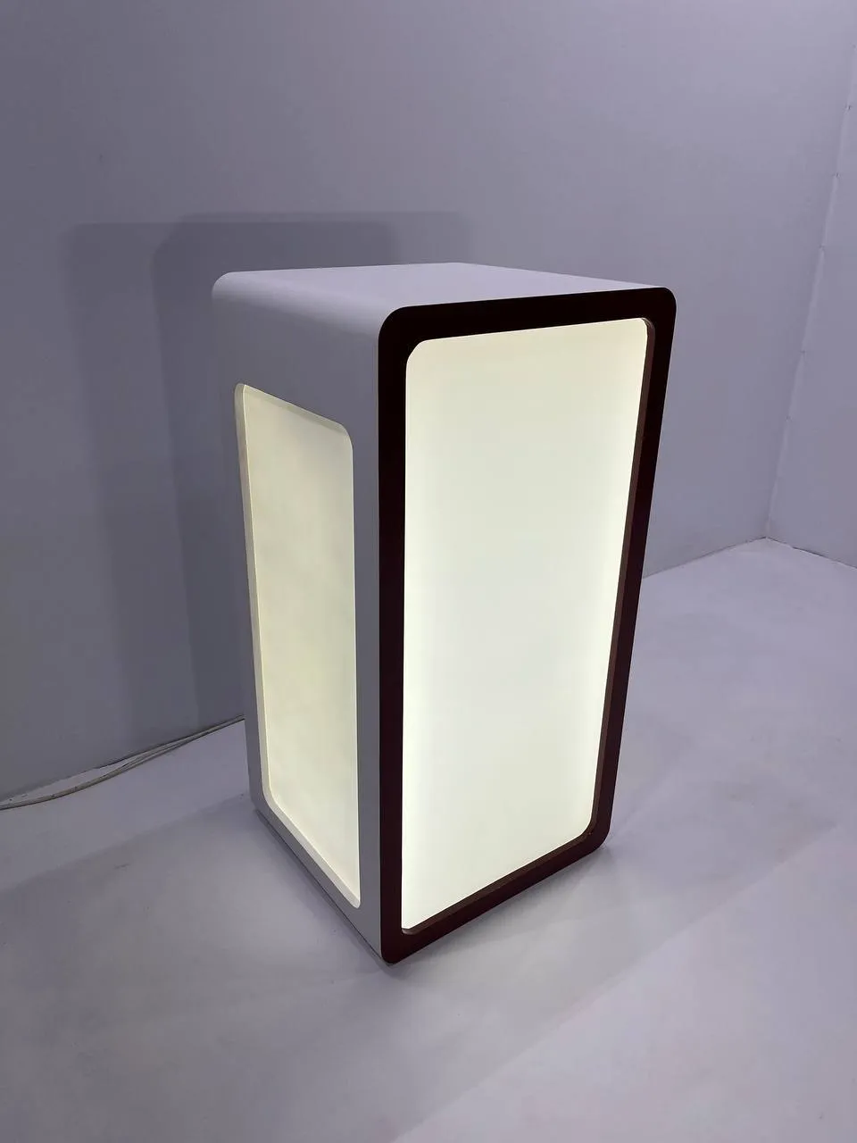 Аренда выставочной стойки с подсветкой 520х470х1020 в Минске | ТОТЕМ13М. 2