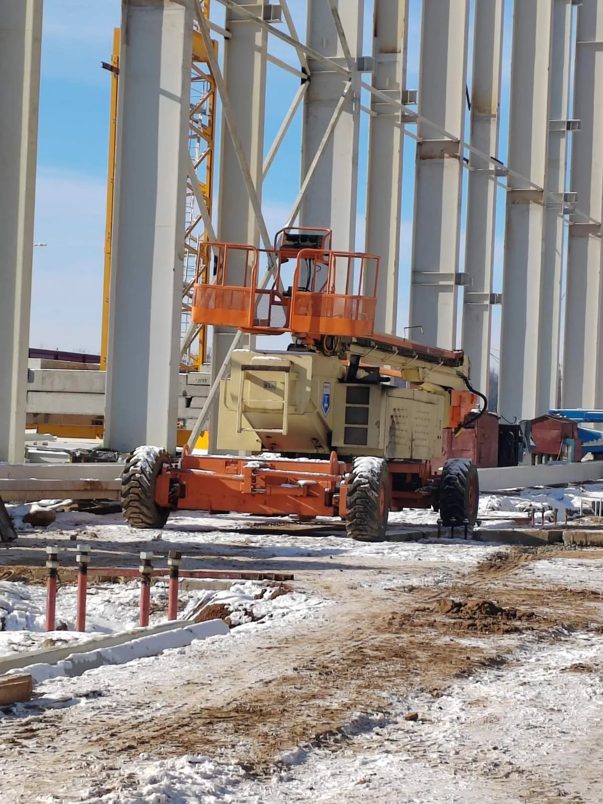 Аренда самоходного коленчатого подъемника JLG 150HAX (47 м.). 5