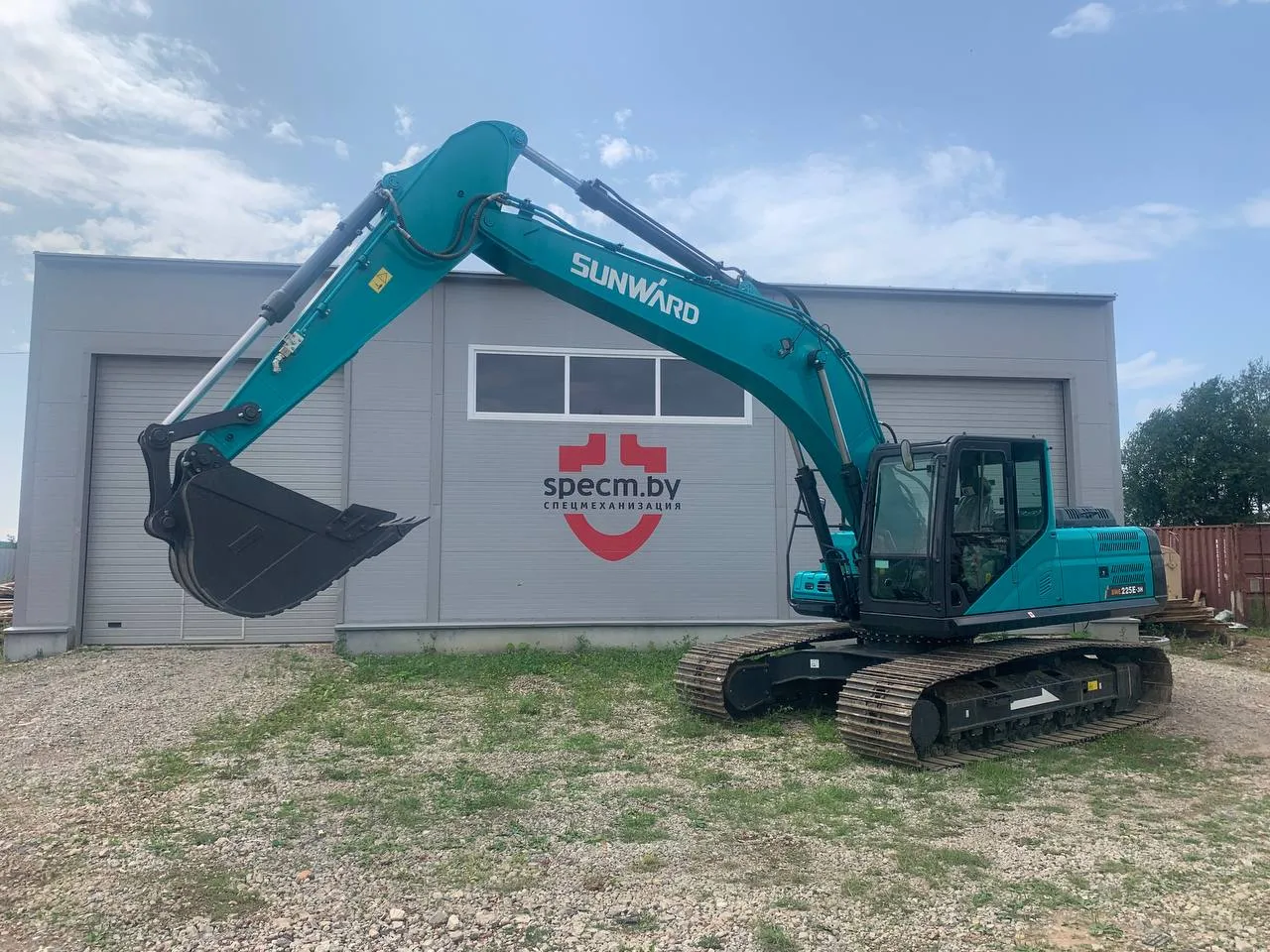В аренду гусеничный экскаватор Sunward SWE225E-3H в Минске. 1