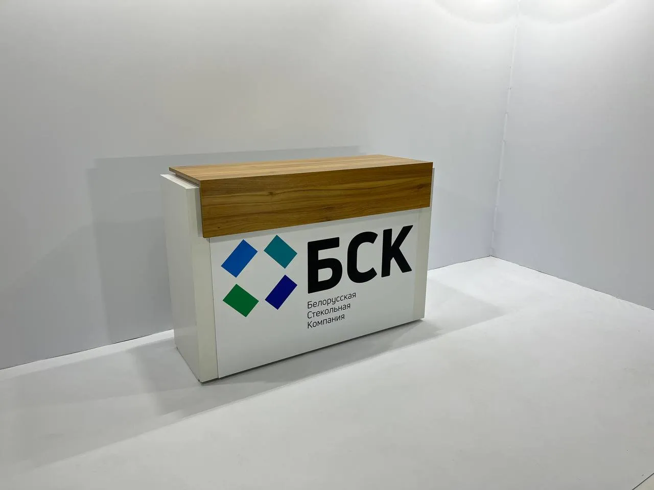 Аренда стойки с подсветкой 1405х490х990 в Минске | ТОТЕМ13М. 2