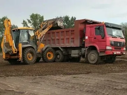 Погрузка грунта экскаватором Гродно. 1