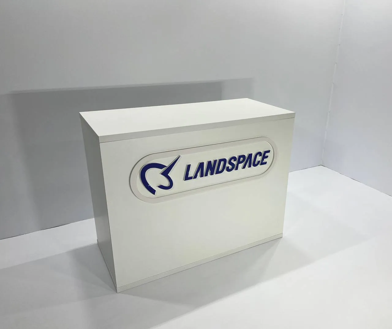 Аренда стойки 1300х600х1000, выставочное оборудование, стенды, мебель — Минск. 1