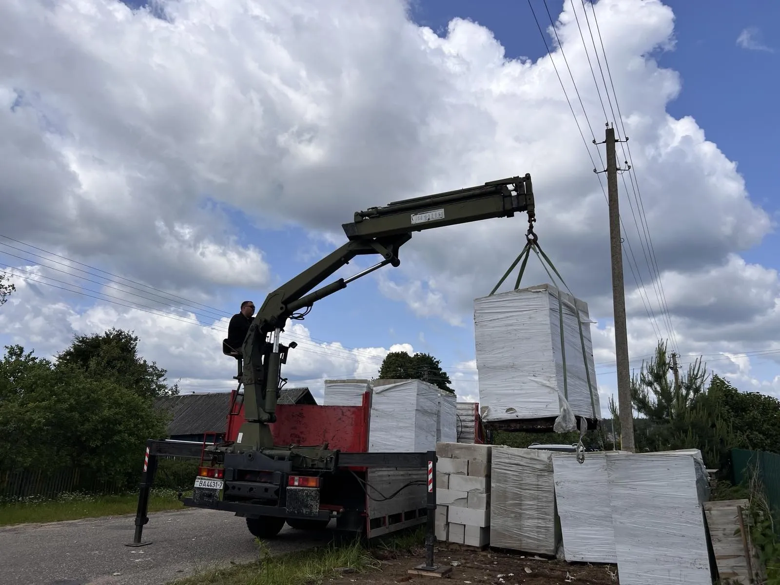 Аренда манипулятора для погрузки стройматериалов. 2