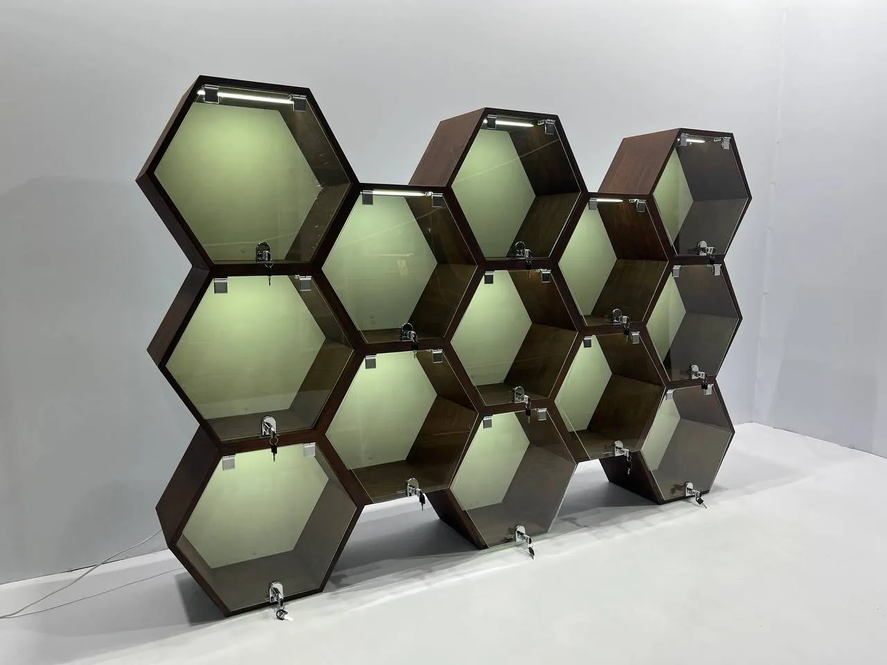 Аренда стеклянной витрины 2000×265×1300 мм в Минске | ТОТЕМ13М. 2