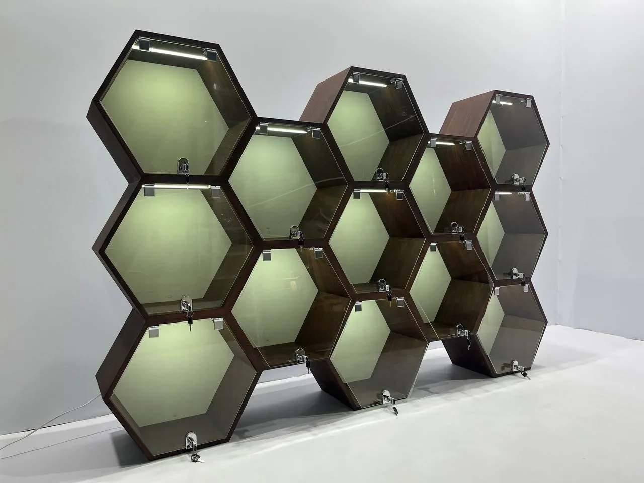 Аренда стеклянной витрины 2000×265×1300 мм в Минске | ТОТЕМ13М. 1