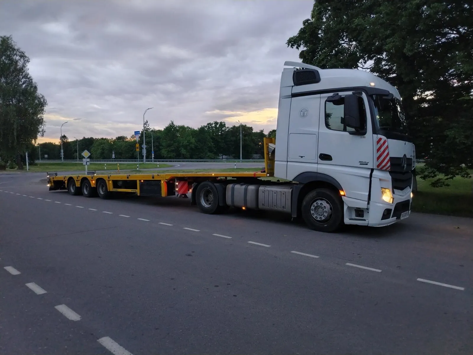 Аренда трала и услуги по перевозке крупногабаритных и негабаритных грузов по Беларуси. 1