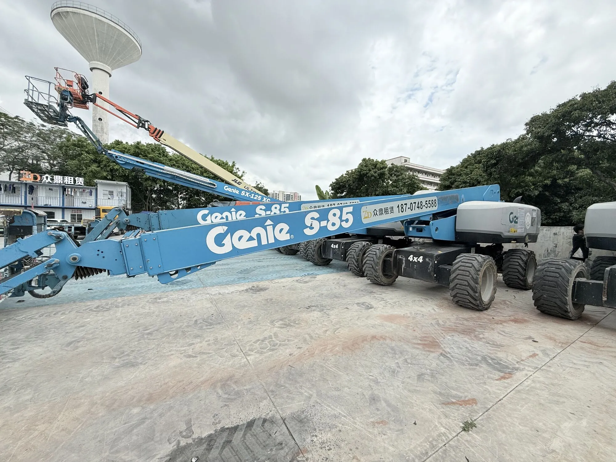 Аренда самоходного телескопического подъемника Genie S-85 (28 м.). 2