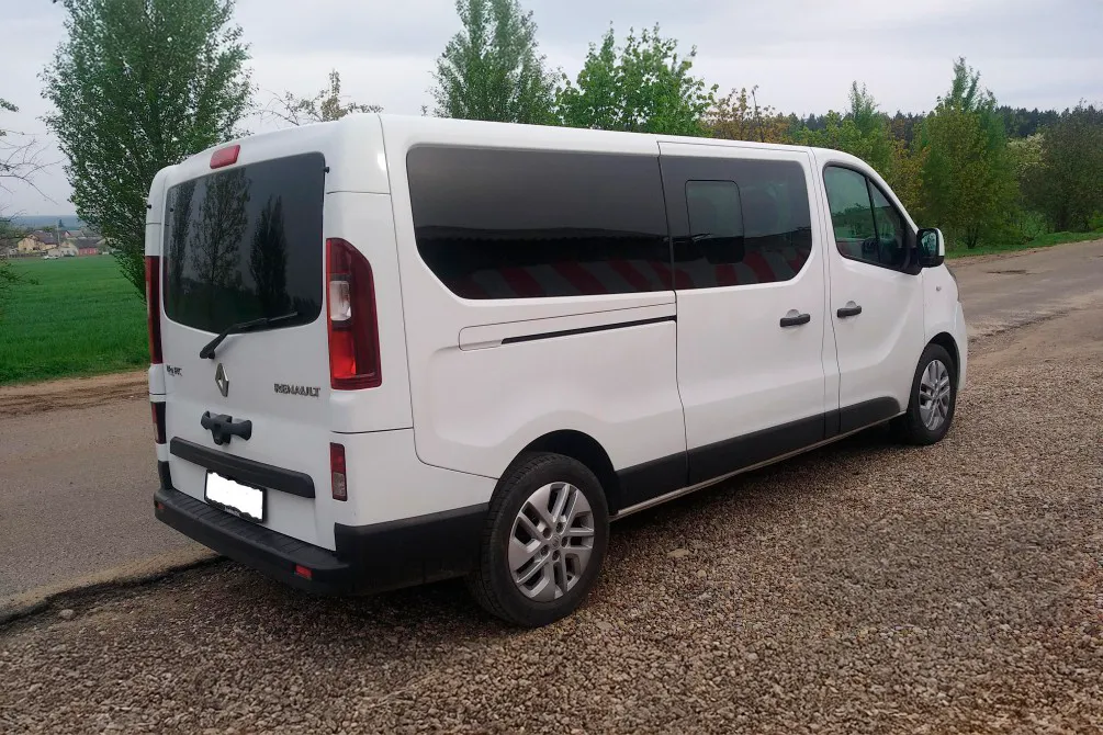 Аренда пассажирского буса Renault Trafic Long. 3