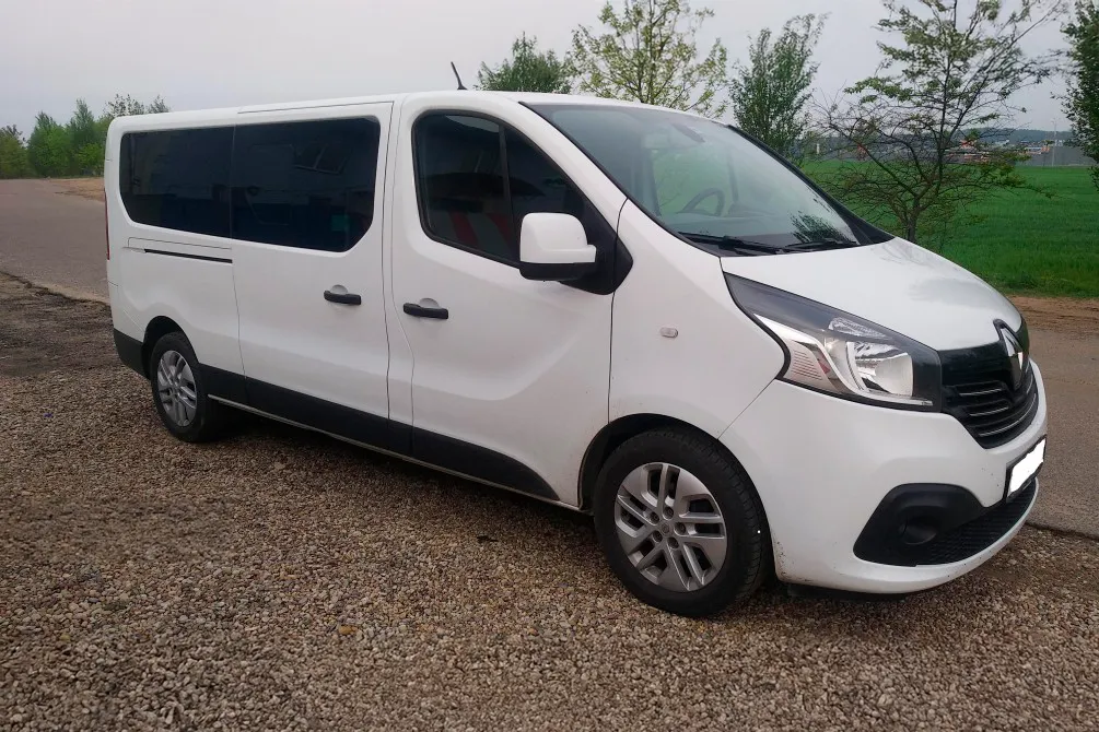 Аренда пассажирского буса Renault Trafic Long. 2