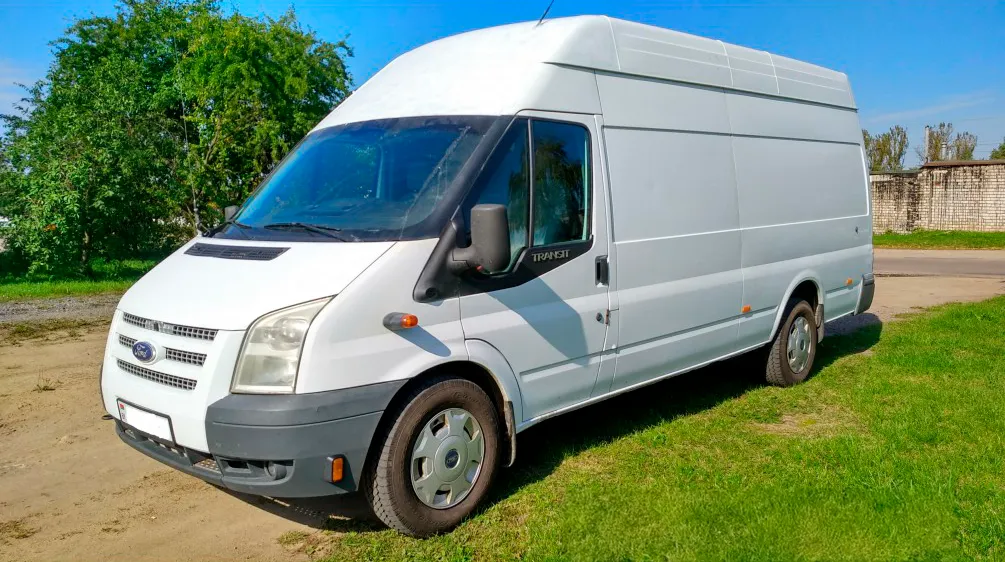 Взять в прокат Ford Transit Maxi. 1