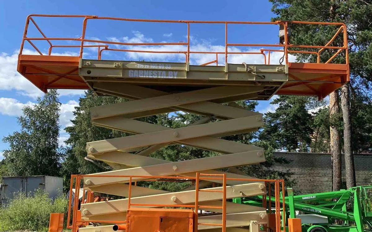 Аренда самоходного ножничного подъемника JLG 500RTS (17 м.). 4