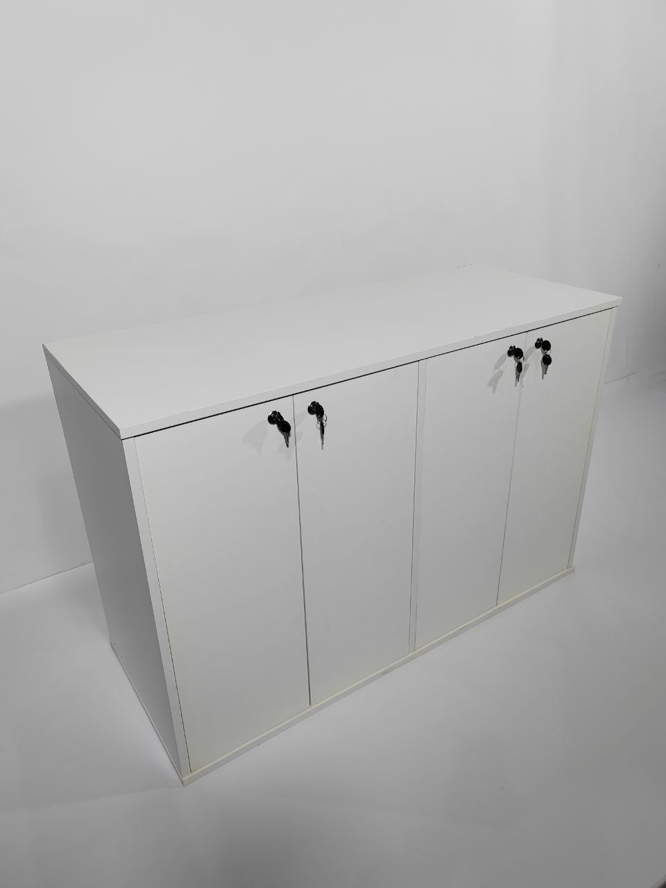 Аренда выставочных стоек в Минске — прокат оборудования и мебели. 1